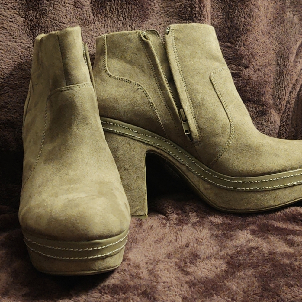 Taupe suede booties